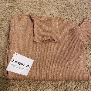 Shimmering turtleneck sweater